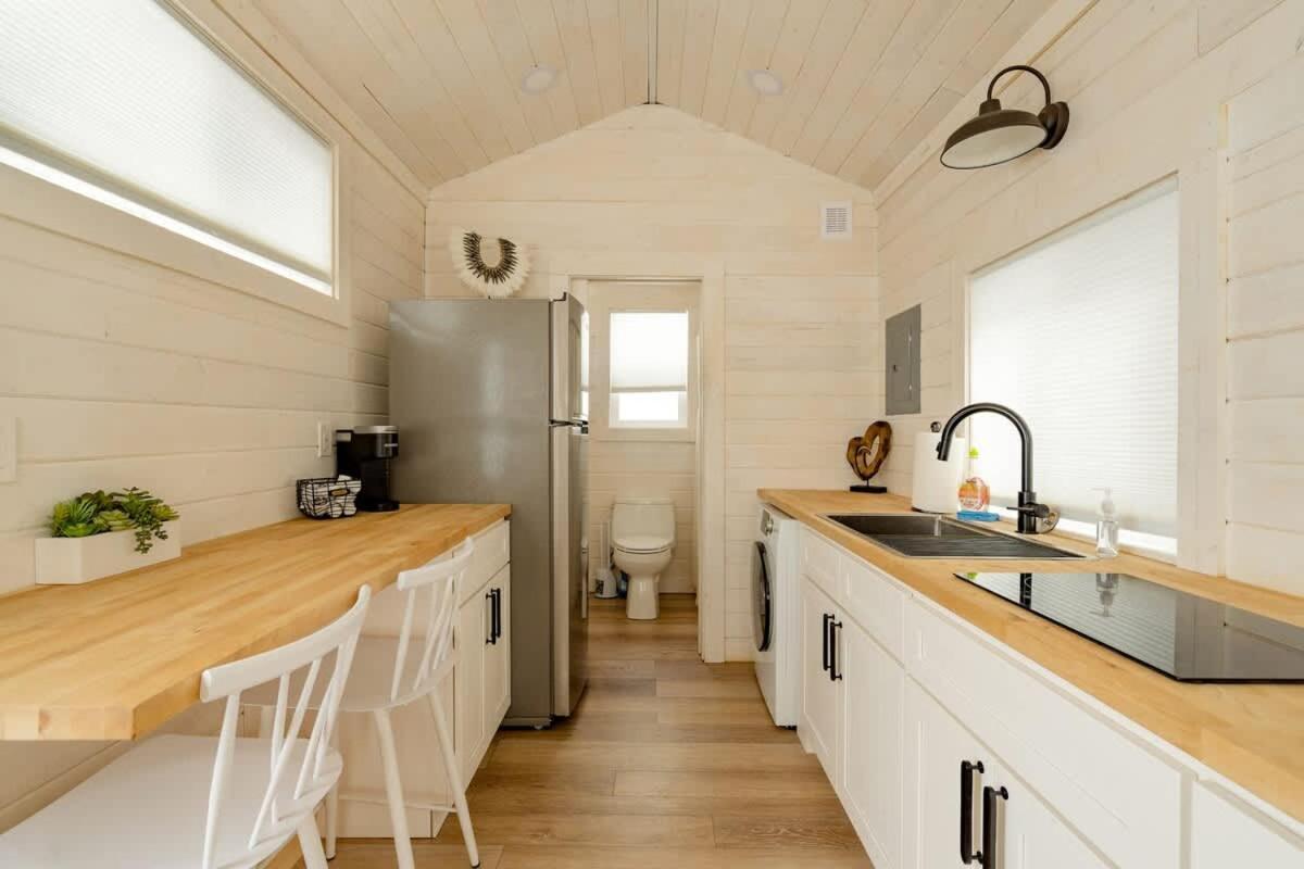 Stay Portland - The Tiny Oasis Steps To Local Coffee & Restaurants بورتلاند المظهر الخارجي الصورة